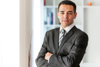 Fernando Bruno Crestani destaca que a inteligência emocional é fundamental para criar confiança e conduzir negociações imobiliárias com mais empatia.