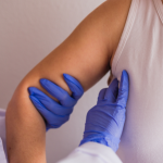 A prevenção do câncer de mama exige acompanhamento regular e atenção aos exames recomendados, como ressalta Vinicius Tadeu Sattin Rodrigues.