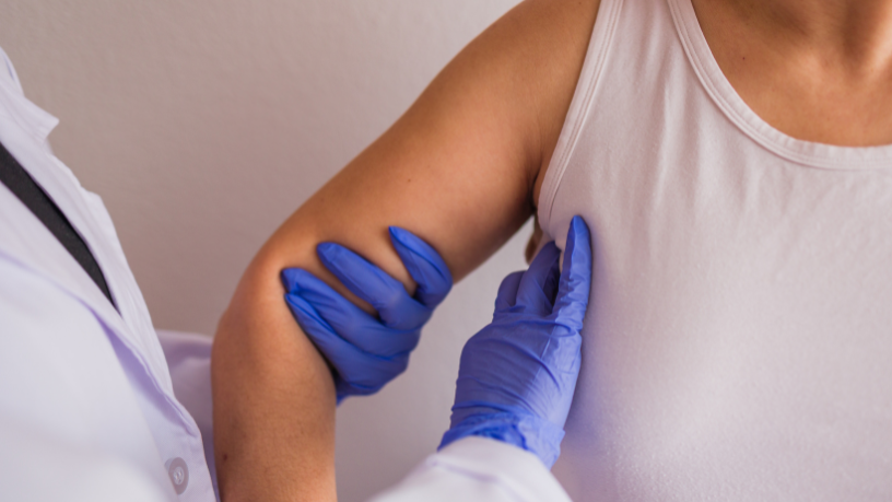 A prevenção do câncer de mama exige acompanhamento regular e atenção aos exames recomendados, como ressalta Vinicius Tadeu Sattin Rodrigues.