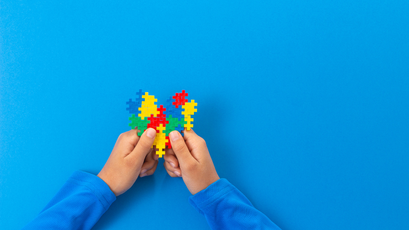 Entenda como o diagnóstico tardio de autismo está mudando a vida de adultos neuroatípicos — uma análise sensível conduzida por Alexandre Costa Pedrosa.