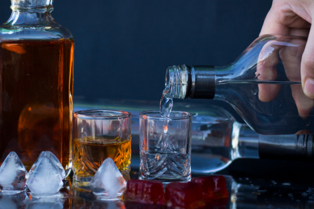 Crise do metanol e hospitalidade: como a segurança alimentar passou a redefinir a confiança no turismo gastronômico