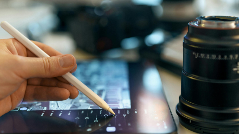 A ideia de empreender na era digital exige mais visão que capital destaca a importância da estratégia e adaptação. Conteúdo de Andre de Barros Faria.