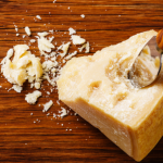 Queijo Parmesão de Minas Gerais: regulamentação, identidade e o avanço da excelência brasileira no mercado de queijos